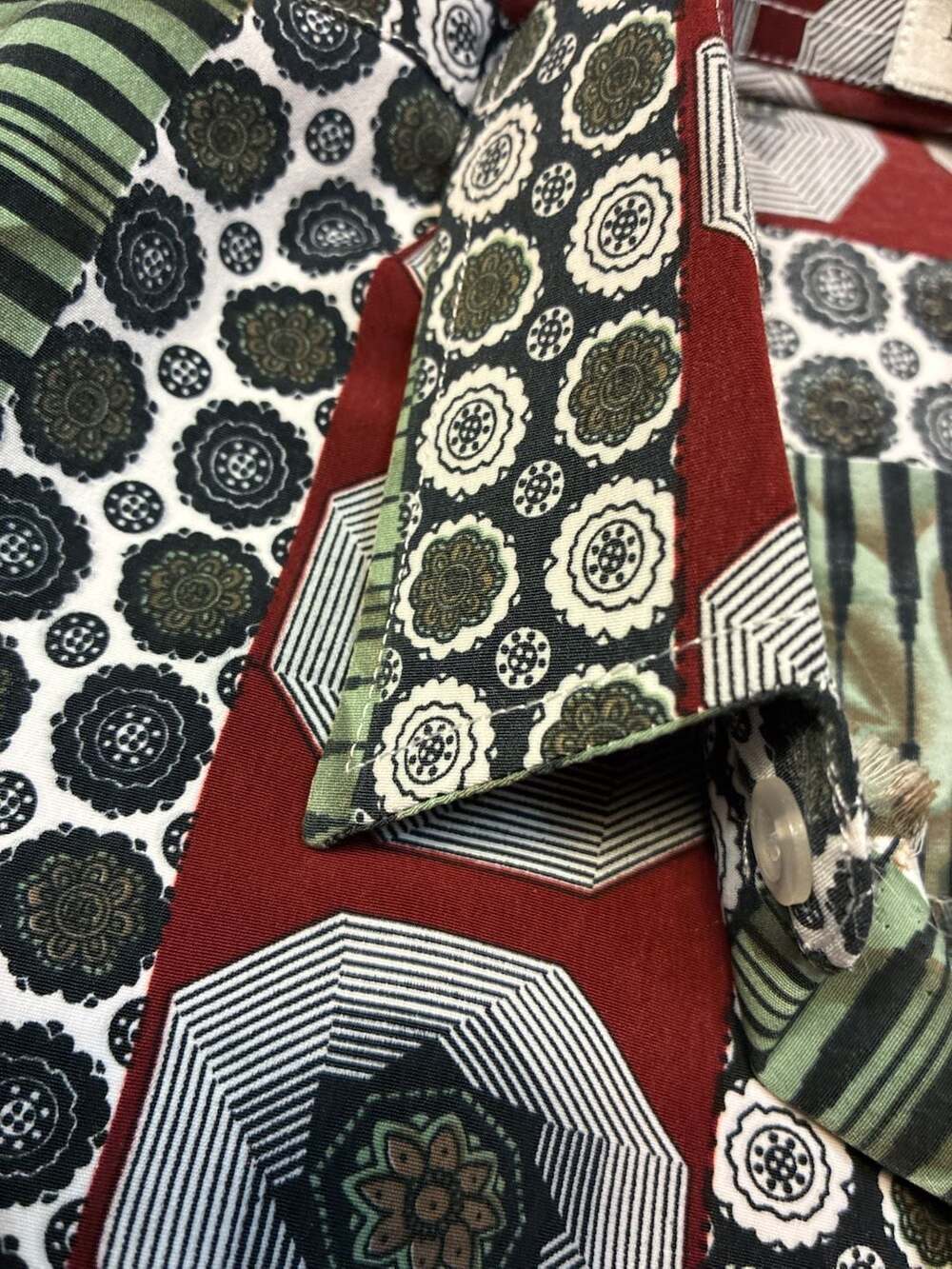 Panache New York Vintage Geometric Print Short Sleeve Button-Down Shirt - Picture 3 of 11